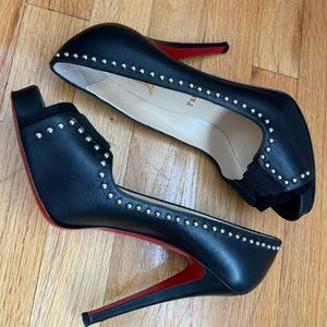 CHRISTIAN LOUBOUTIN Black Leather Studded Peep Toe Pumps sz 39 / 8.5